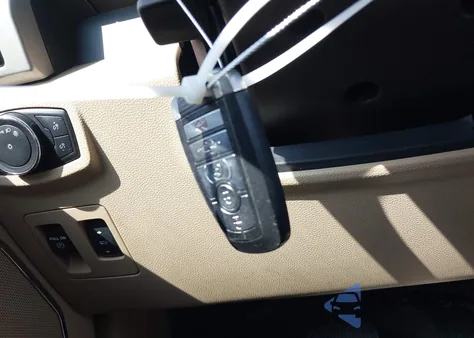 2018 Ford F-150 Lariat из США, поврежденный, VIN 1FTEW1C58JKD32372